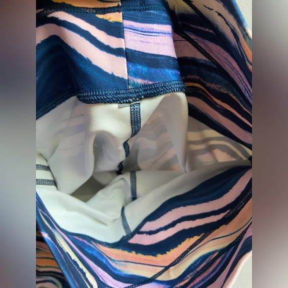 Vuori high waisted multi colour leggings  Sz 27" (M/L) - Picture 3 of 9